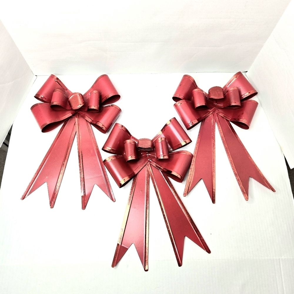 Set of Three Metal Bows, Red.